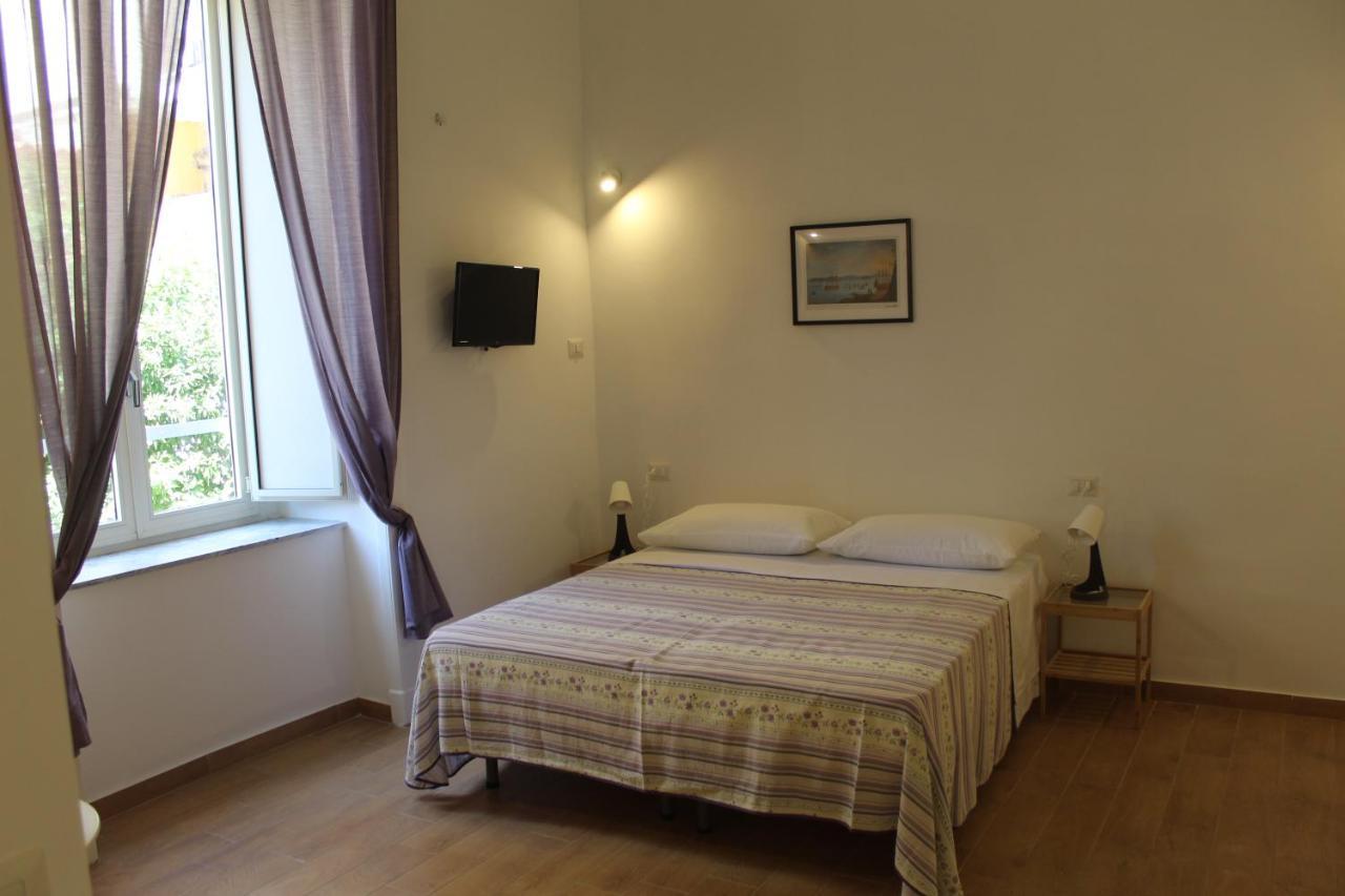 Bed and Breakfast Casa Laura Oliva Mancini Nápoles Exterior foto