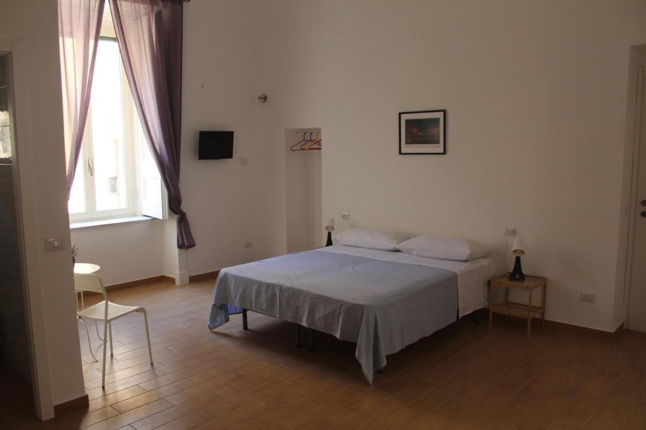 Bed and Breakfast Casa Laura Oliva Mancini Nápoles Exterior foto