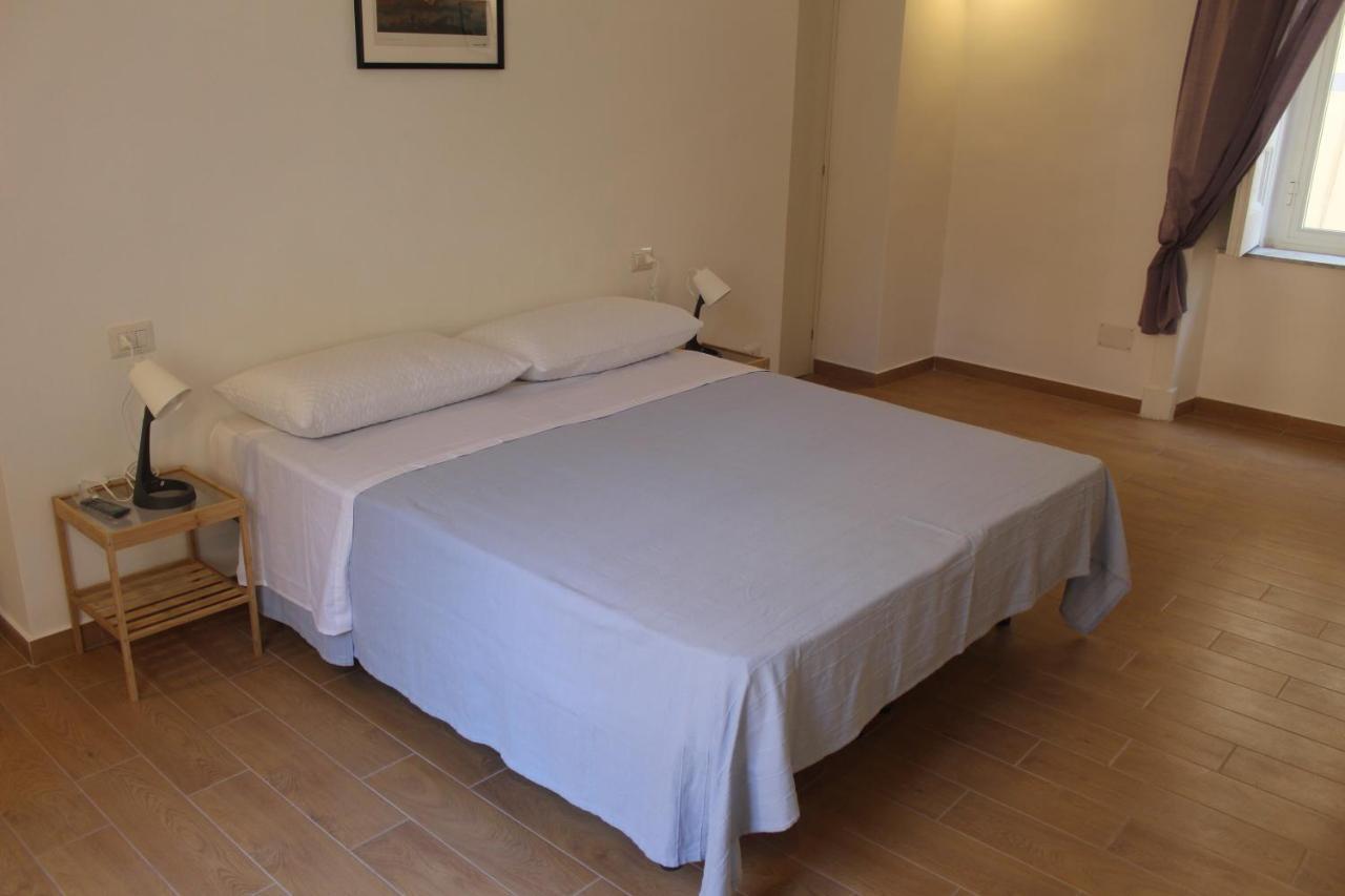 Bed and Breakfast Casa Laura Oliva Mancini Nápoles Exterior foto