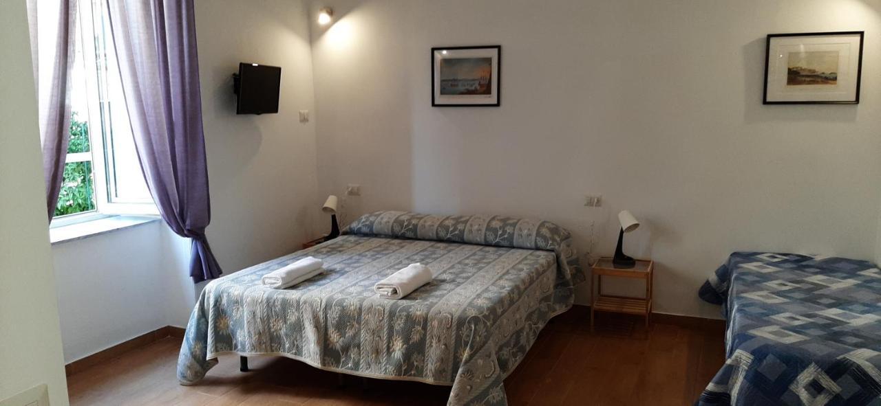Bed and Breakfast Casa Laura Oliva Mancini Nápoles Exterior foto